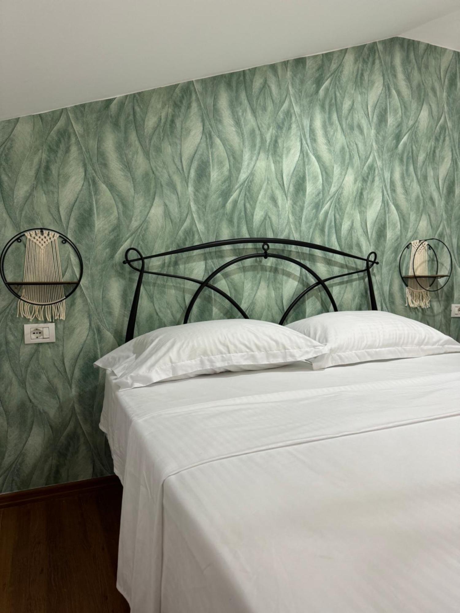Guest House Himaj Berat Exterior foto